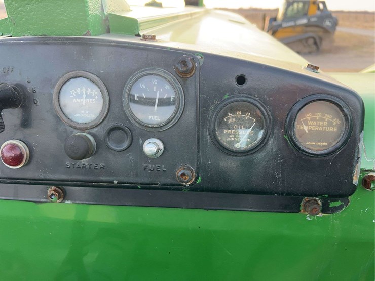 john-deere-820-image-51