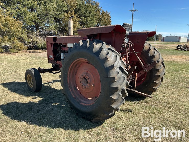 1972-farmall-656-2wd-tractor-image-7