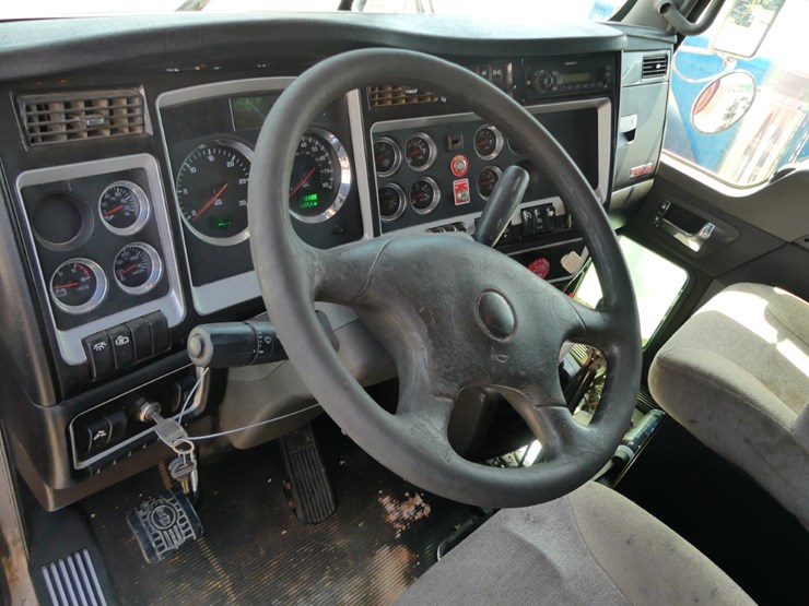 2012-kenworth-t800-image-13
