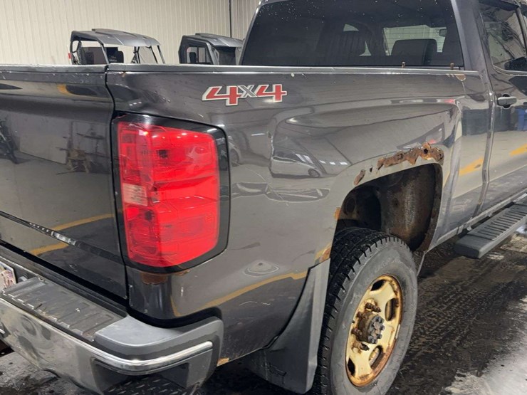 2016-chevrolet-silverado-2500hd-image-30