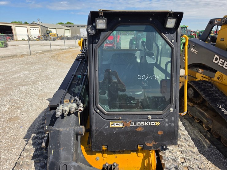2018-jcb-3ts-8t-image-4