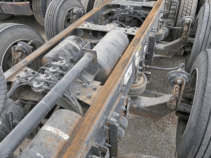 2017-mack-granite-gu713-image-41