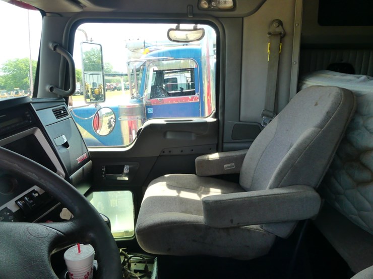 2012-kenworth-t800-image-11