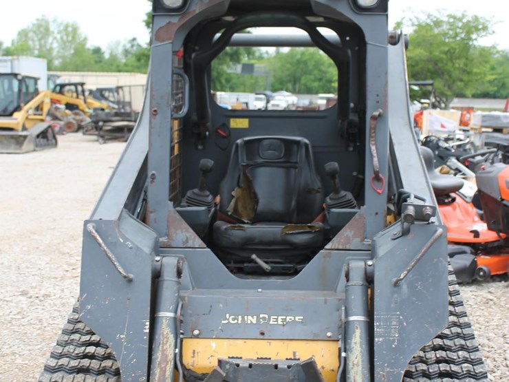 2018-deere-317g-image-6