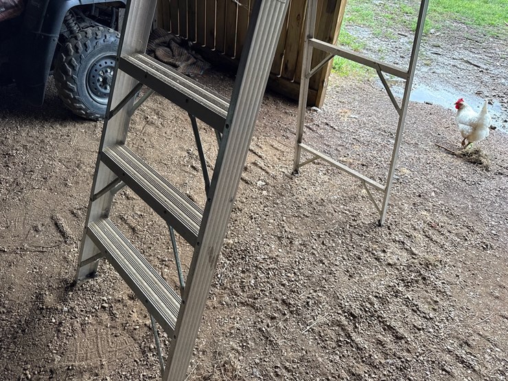 #62-•-werner-8’-step-ladder-and-wooden-ladder-image-4