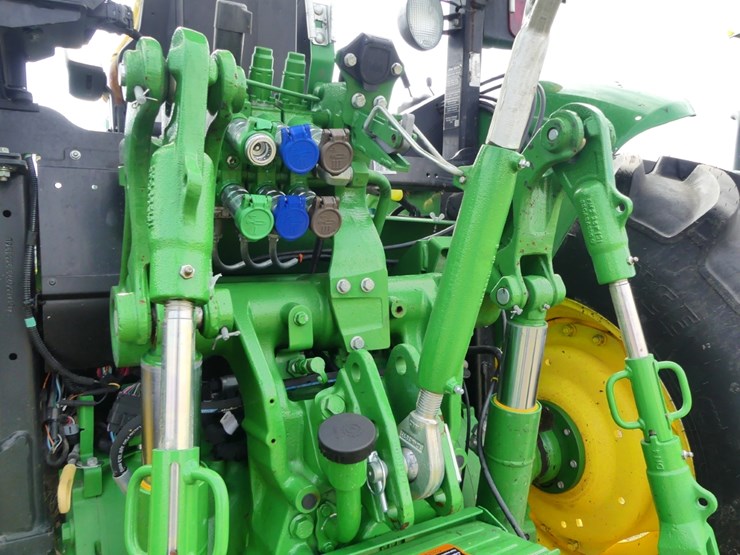 2024-john-deere-5120m-image-6