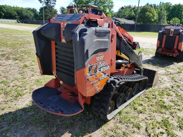 2021-ditch-witch-sk752-image-3