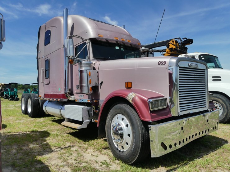 2001-freightliner-classic-image-1
