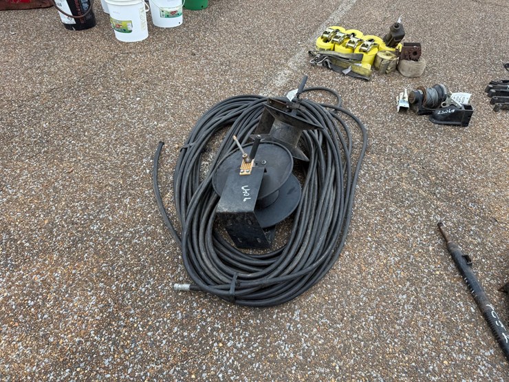 #9049-•-(2)-hose-reels-w/-hydraulic-hose-image-2