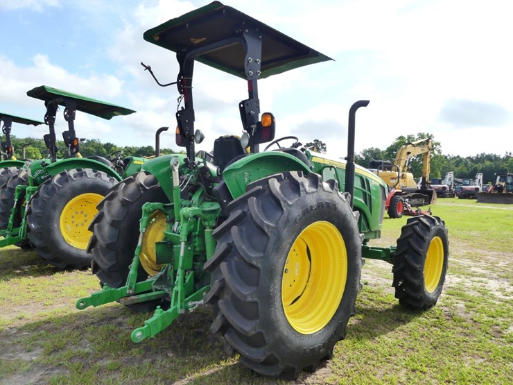 2023-john-deere-5105m-image-3