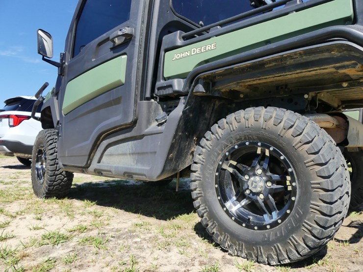 2022-john-deere-xuv835m-image-8
