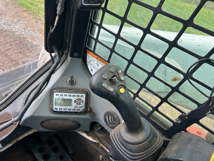 2022-bobcat-t770-image-17