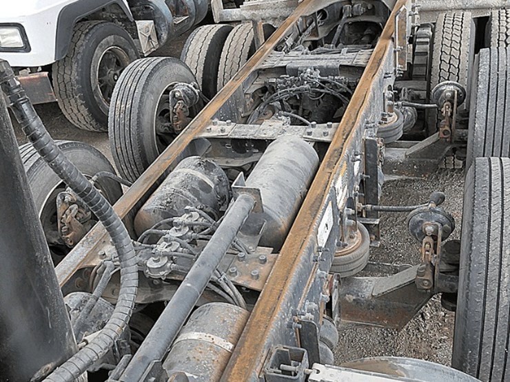 2017-mack-granite-gu713-image-61