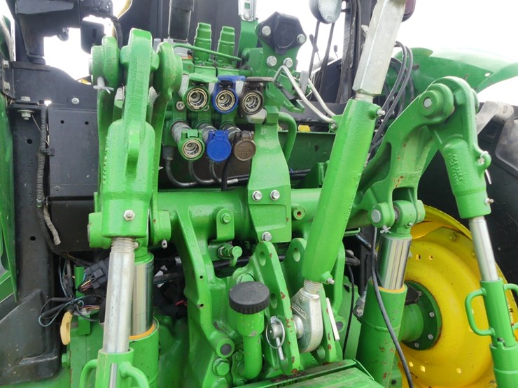 2024-john-deere-5120m-image-6