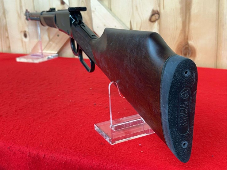 henry-repeating-arms-h001v-lever-action-rifle-.17-hmr-image-3