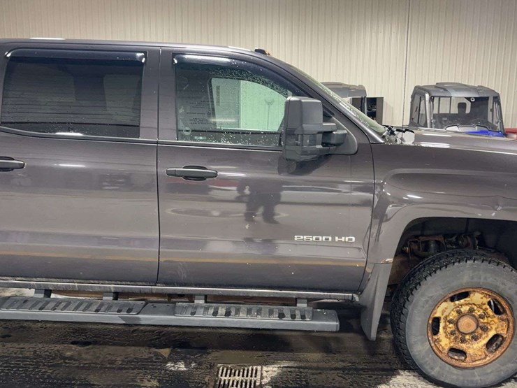 2016-chevrolet-silverado-2500hd-image-31
