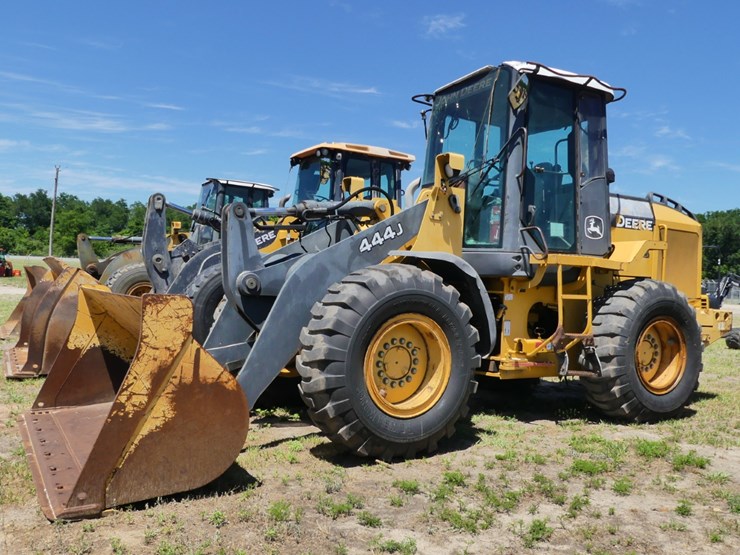 2004-deere-444j-image-1