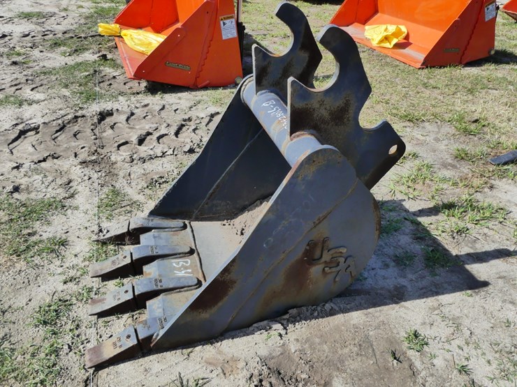 18"-excavator-bucket-image-2