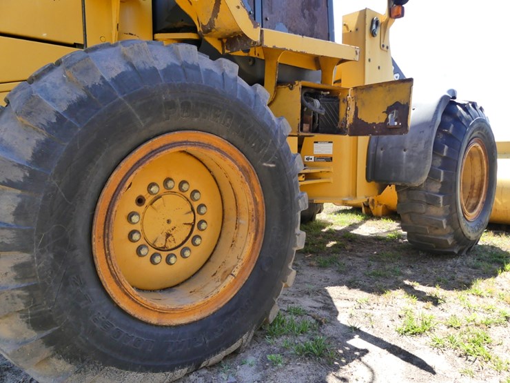 2004-deere-444j-image-5