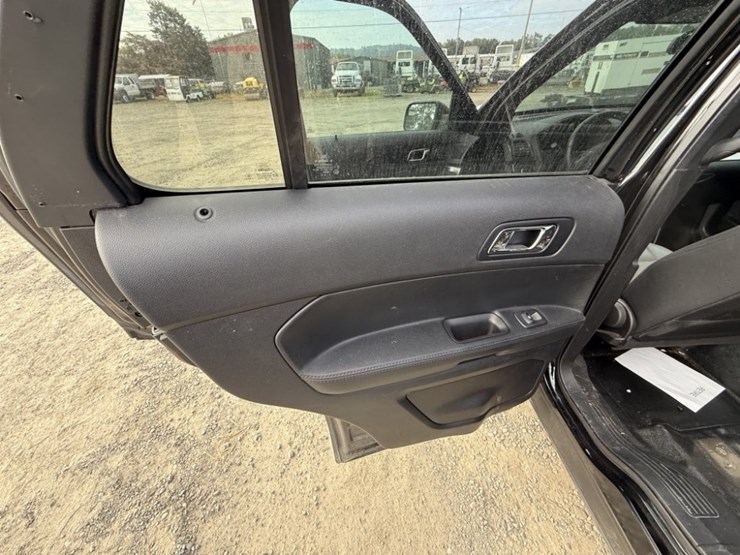 2017-ford-explorer-image-22