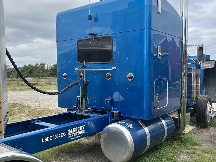 2002-peterbilt-379-image-6