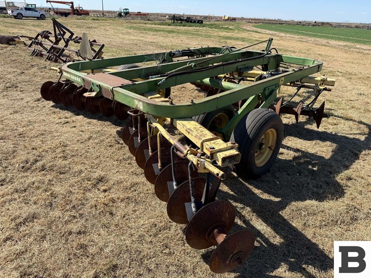 john-deere-310-image-12
