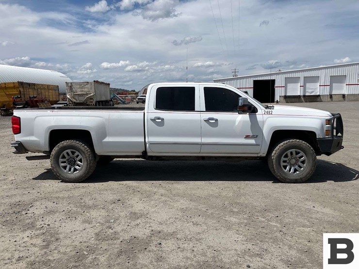 2018-chevrolet-silverado-2500-image-2