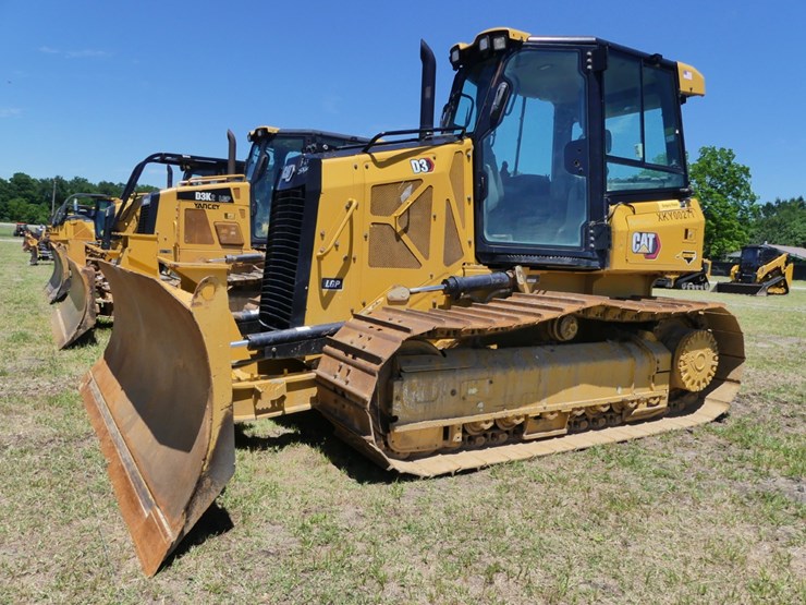 2020-caterpillar-d3-lgp-image-1