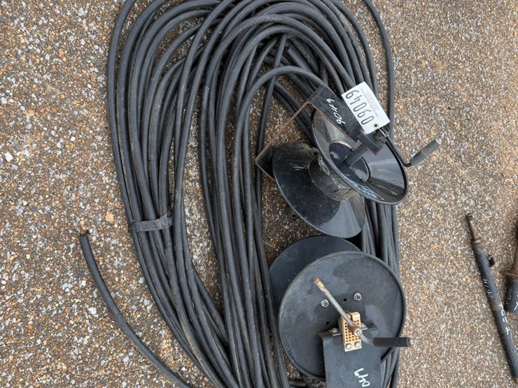 #9049-•-(2)-hose-reels-w/-hydraulic-hose-image-1