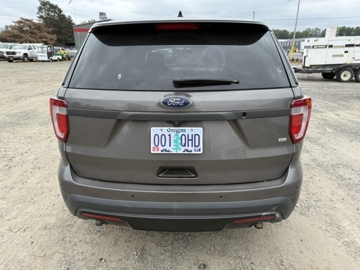 2017-ford-explorer-image-5