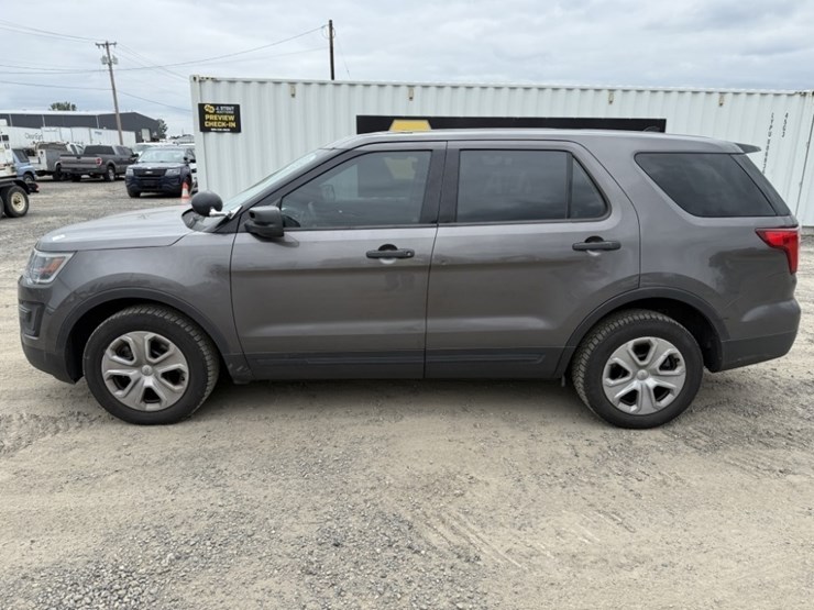 2017-ford-explorer-image-7