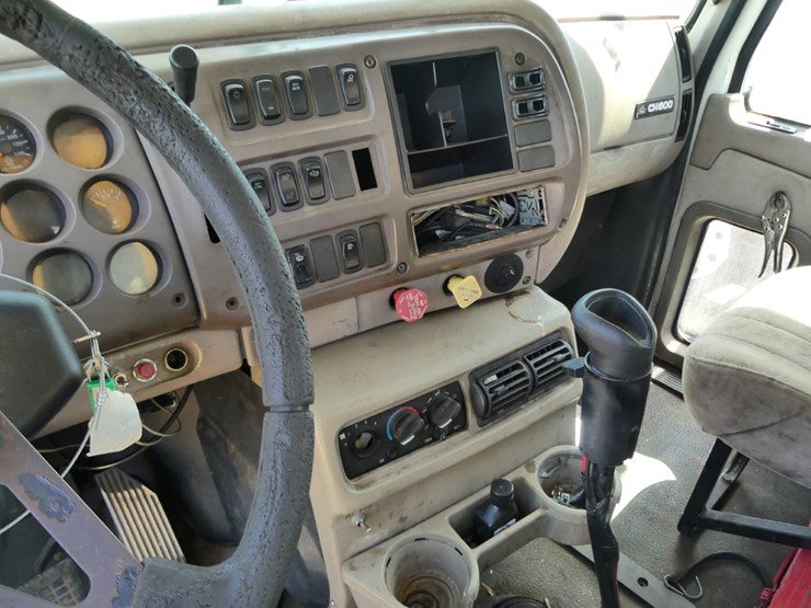 2001-mack-grapple-truck-image-15