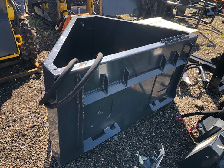 #39-•-hydraulic-concrete-bucket-w-chute-image-2