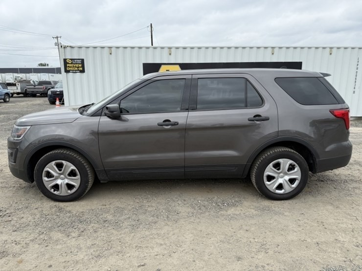 2017-ford-explorer-image-7