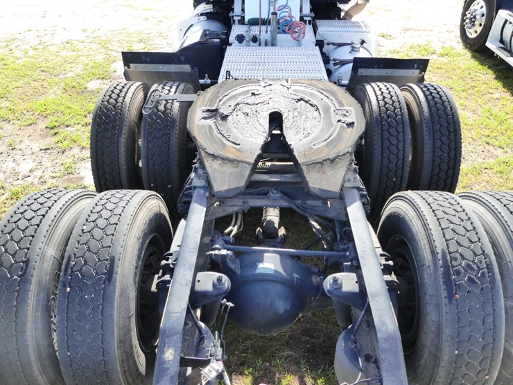 2019-peterbilt-579-image-5