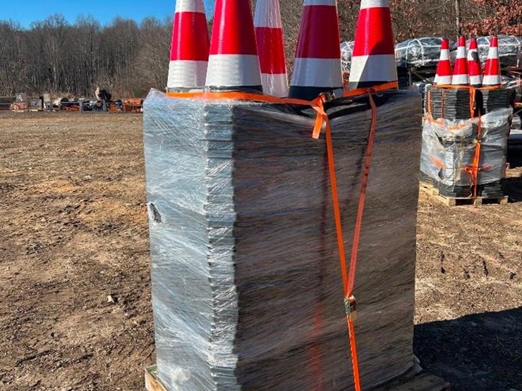 #4123-•-unused-traffic-cones-image-2