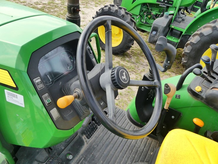 2023-john-deere-5105m-image-11