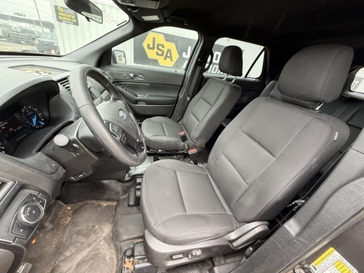 2017-ford-explorer-image-25