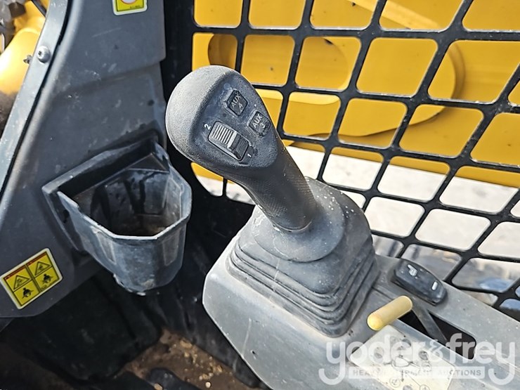2025-caterpillar-255-image-26