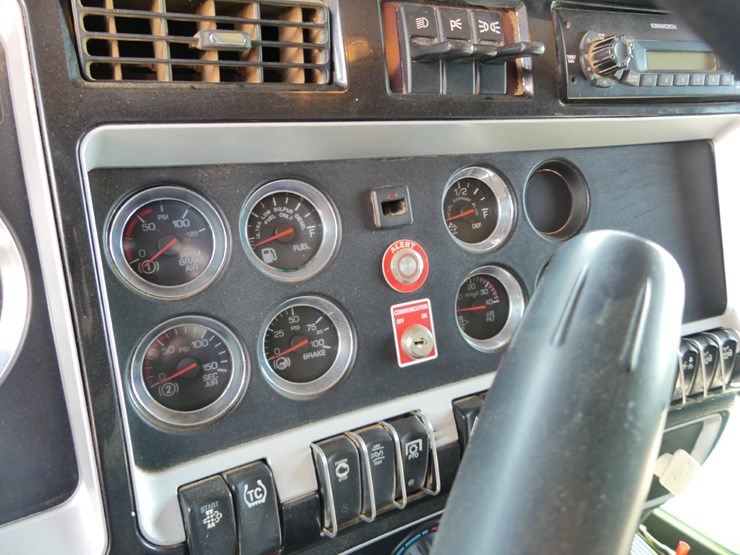 2012-kenworth-t800-image-14