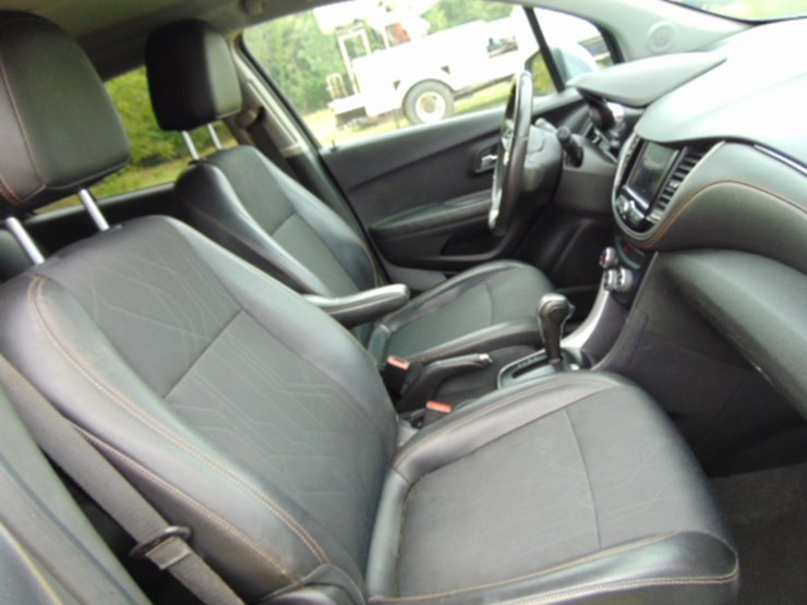 (inop)-(td)-2020-chevrolet-trax-awd-lt-image-5