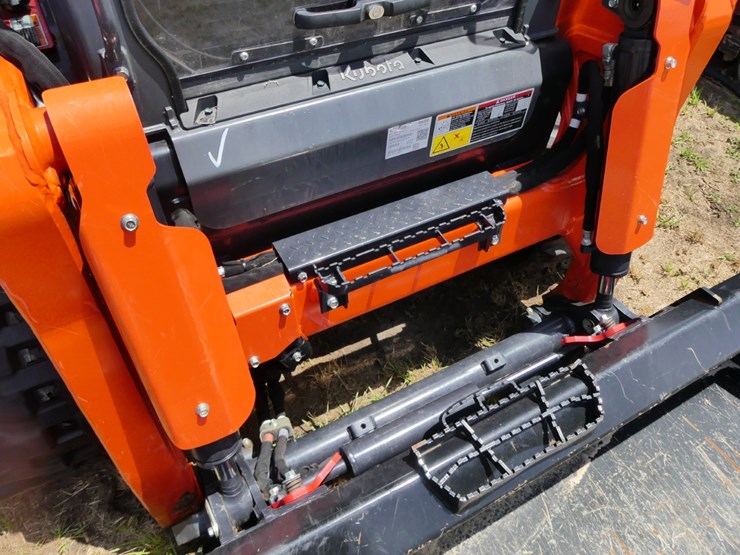 2025-kubota-svl97-3-image-12