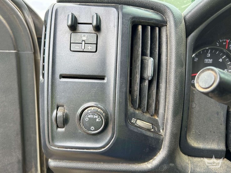 2016-chevrolet-silverado-2500hd-image-16