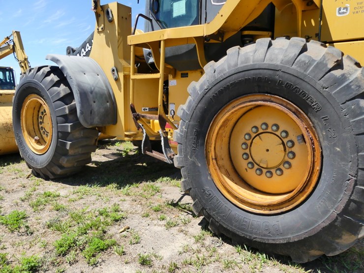 2004-deere-444j-image-6