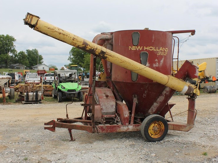 new-holland-352-image-4