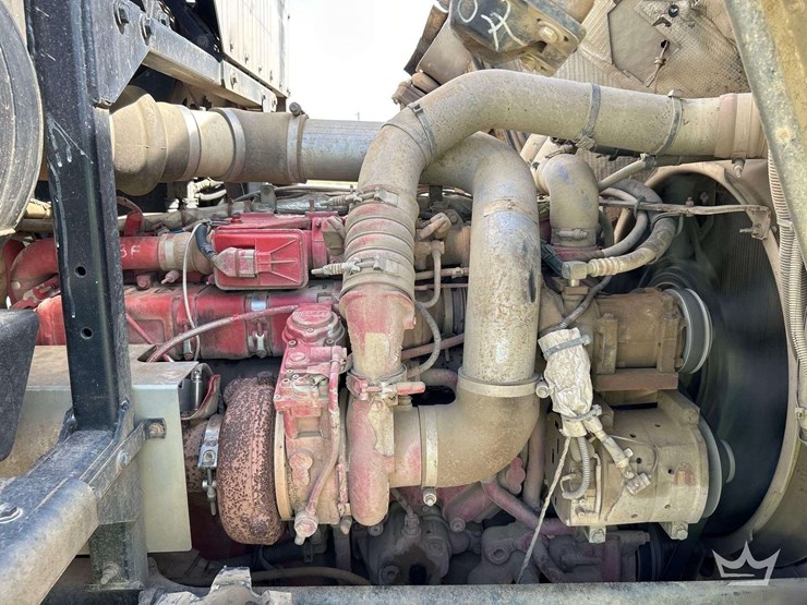 2015-peterbilt-320-image-9