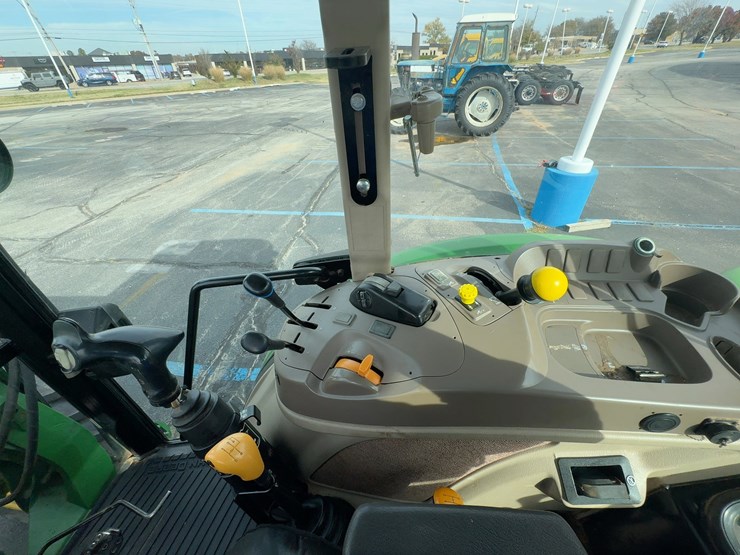 2011-john-deere-5095m-image-33