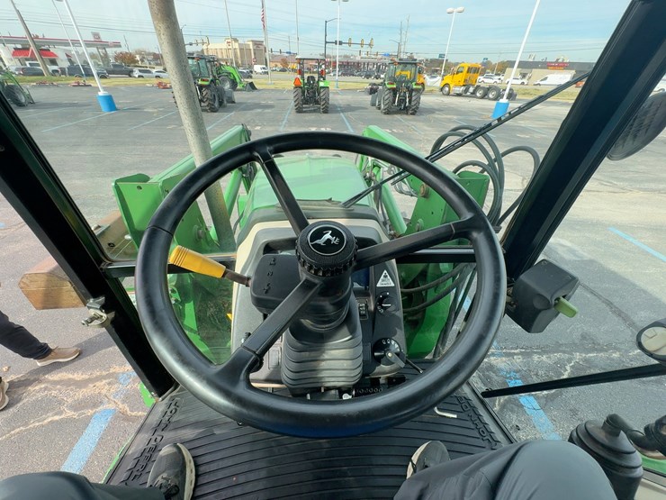 2011-john-deere-5095m-image-30