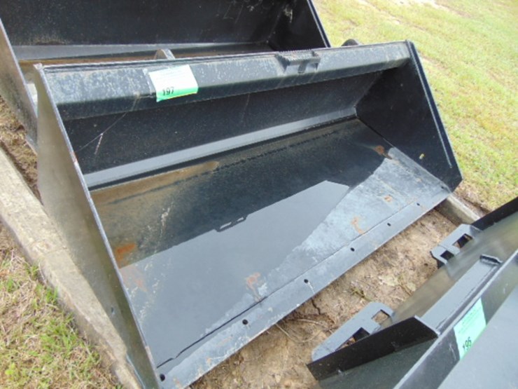 72"-low-profile-skid-steer-bucket--global-image-1
