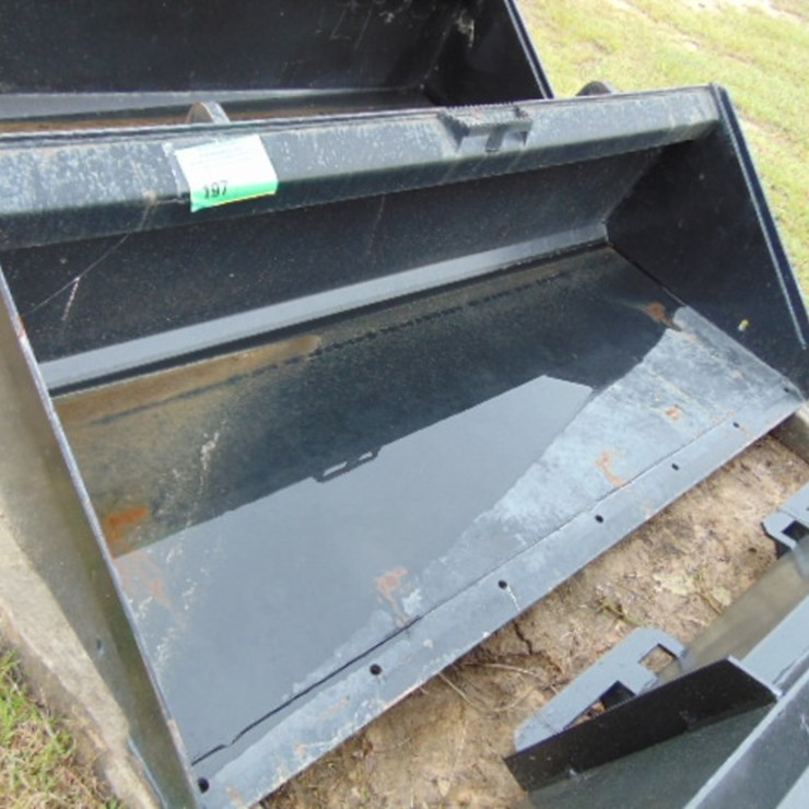 72" LOW PROFILE SKID STEER BUCKET- GLOBAL